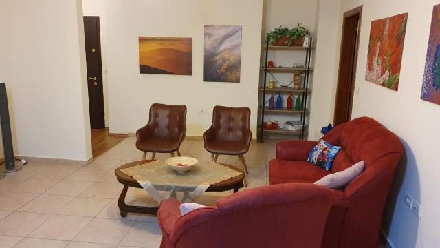 Tirane, jepet me qera apartament 1+1 Kati 3, 80 m² 400 Euro (Bllok)