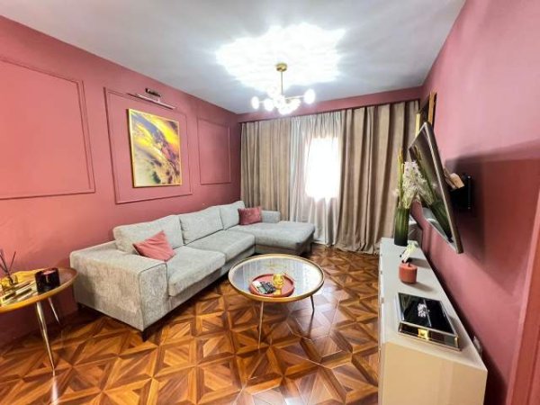 Tirane, jepet me qera apartament 3+1+BLK Kati 5, 130 m² 1.200 Euro (Zogu i Zi)