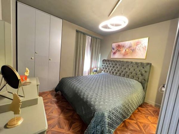 Tirane, jepet me qera apartament 3+1+BLK Kati 5, 130 m² 1.200 Euro (Zogu i Zi)