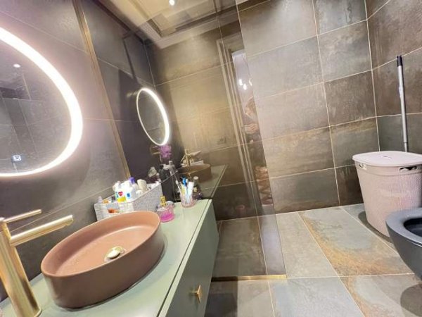 Tirane, jepet me qera apartament 3+1+BLK Kati 5, 130 m² 1.200 Euro (Zogu i Zi)