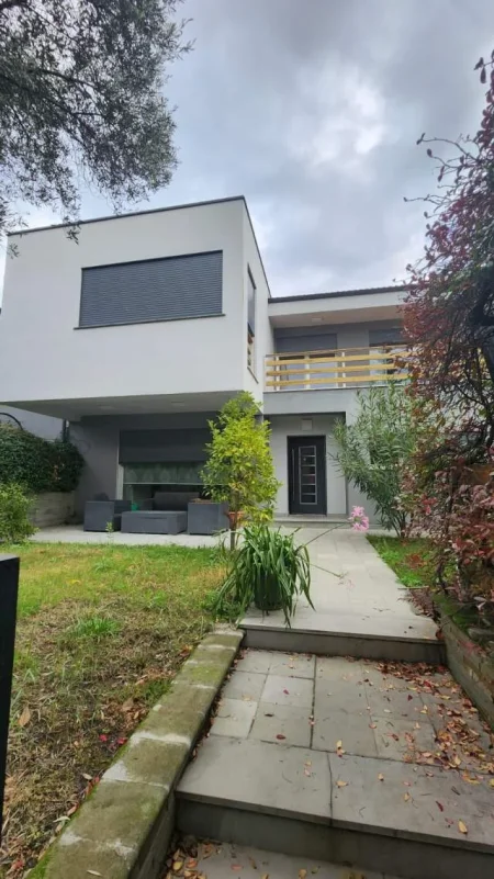 Tirane, jepet me qera Vile 3+1+BLK 200 m² 2.200 Euro (Long Hill Residence)