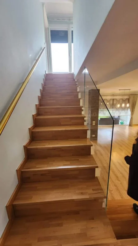 Tirane, jepet me qera Vile 3+1+BLK 200 m² 2.200 Euro (Long Hill Residence)