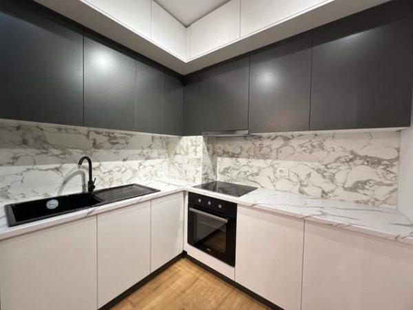Tirane, shitet apartament Kati 8, 75 m² 135.000 Euro
