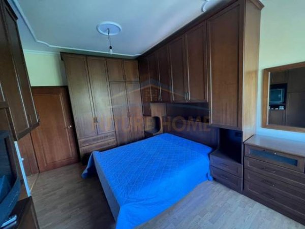 Tirane, jepet me qera apartament duplex 3+1 Kati 3, 116 m² 1.000 Euro (Blloku)