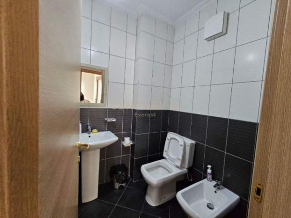 Tirane, shitet apartament Kati 6, 98 m² 176.000 Euro (ali demi)