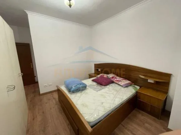 Tirane, jepet me qera apartament 2+1+BLK Kati 7, 90 m² 600 Euro (rruga e kavajes)