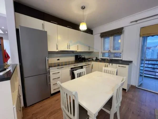 Tirane, jepet me qera apartament 2+1+BLK Kati 7, 90 m² 600 Euro (rruga e kavajes)