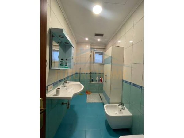Tirane, jepet me qera apartament 2+1+BLK Kati 7, 91 m² 600 Euro (Rruga kavajes)