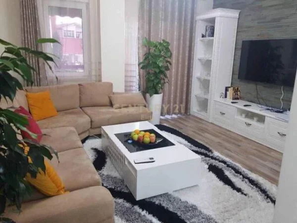 Tirane, jepet me qera apartament 88 m² 700 Euro (liqeni)