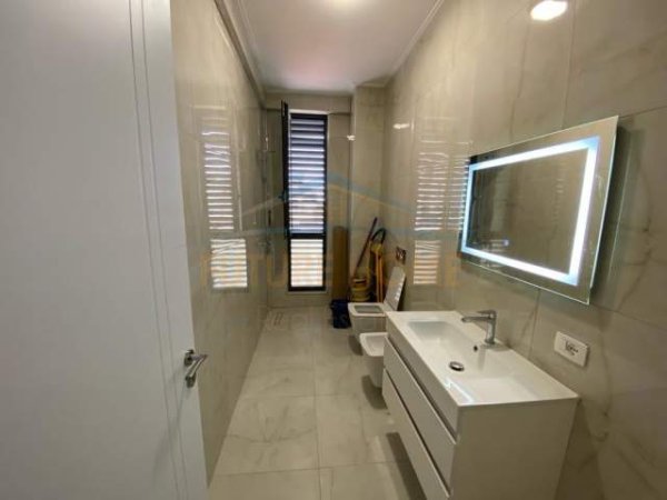 Tirane, jepet me qera apartament 2+1 Kati 4, 106 m² 1.100 Euro (Rruga e Barrikadave)