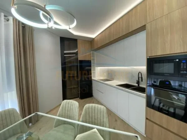 Tirane, jepet me qera apartament 2+1+BLK Kati 4, 106 m² 1.100 Euro (rruga e barrikadave)