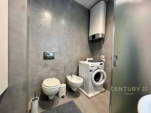 Tirane, jepet me qera apartament 2+1+BLK Kati 4, 100 m² 650 Euro (komuna parisit)