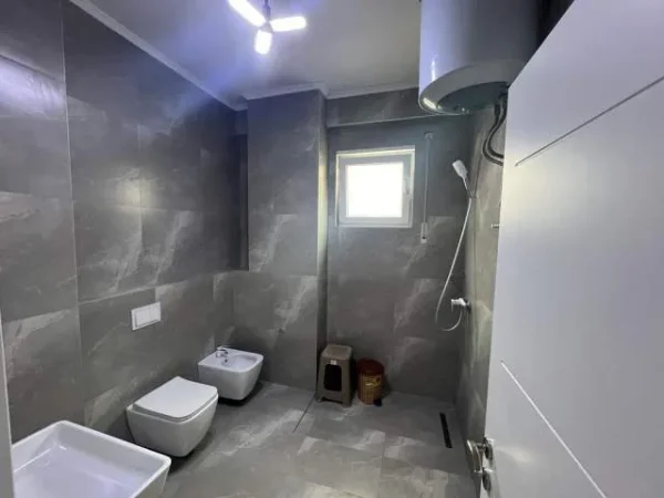 Tirane, jepet me qera apartament 2+1+A+BLK Kati 2, 100 m² 550 Euro (Porcelan, TV KLAN)