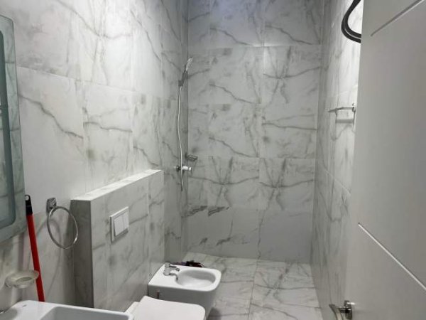 Tirane, jepet me qera apartament 2+1+A+BLK Kati 2, 100 m² 550 Euro (Porcelan, TV KLAN)