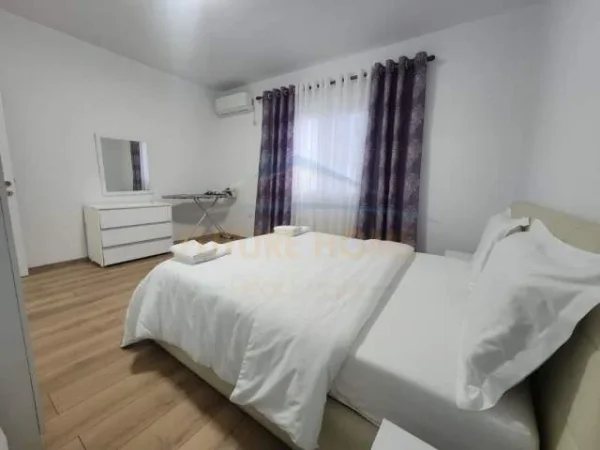 Tirane, jepet me qera apartament 1+1+BLK Kati 5, 71 m² 550 Euro (Rruga barrikada)