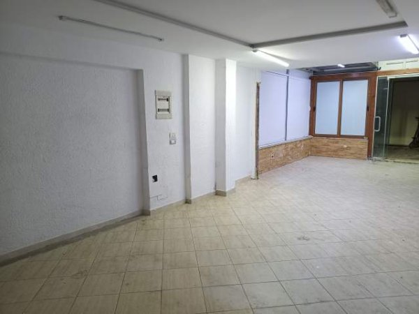 Tirane, jepet me qera ambjent biznesi Kati 0, 40 m² 600 Euro (Mbas Ish Europianit)