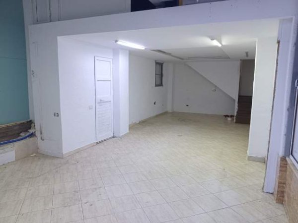 Tirane, jepet me qera ambjent biznesi Kati 0, 40 m² 600 Euro (Mbas Ish Europianit)