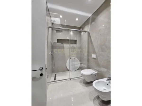 Tirane, jepet me qera apartament Kati 1, 100 m² 1.100 Euro (teg)