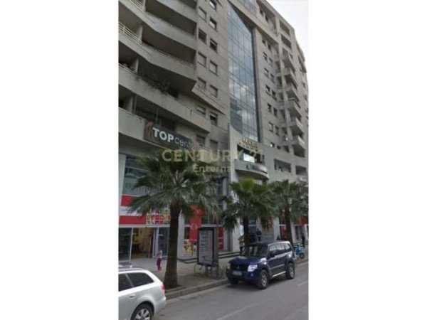 Tirane, jepet me qera apartament 2+1+BLK Kati 7, 150 m² 800 Euro (Libri Universitar)