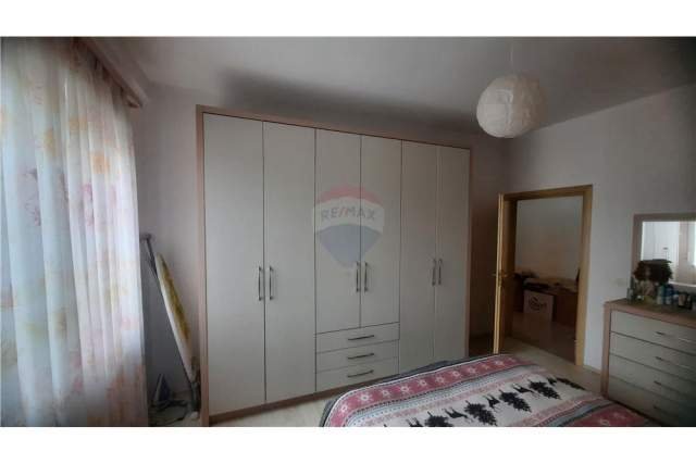 Tirane, jepet me qera apartament 2+1 Kati 3, 85 m² 420 Euro (Rruga Jordan Misja)