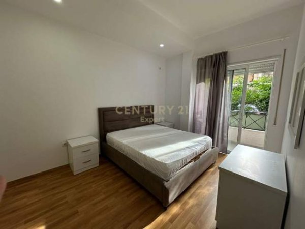 Tirane, jepet me qera apartament 1+1 Kati 1, 60 m² 400 Euro (Komuna e Parisit)