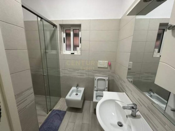 Tirane, jepet me qera apartament 1+1 Kati 1, 60 m² 400 Euro (Komuna e Parisit)