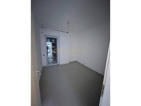 Tirane, jepet me qera apartament 2+1+BLK Kati 4, 92 m² 600 Euro (Rruga e Barrikadave)