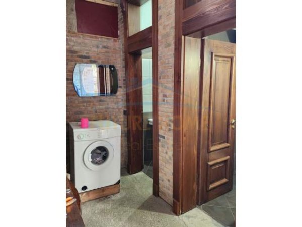 Tirane, jepet me qera apartament 1+1 Kati 1, 48 m² 300 Euro (Xhanfize Keko)
