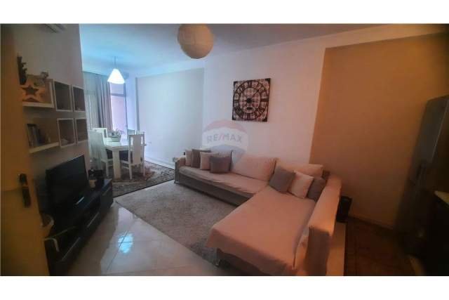 Tirane, jepet me qera apartament 2+1 Kati 3, 85 m² 420 Euro (Rruga Rrapo Hekali)