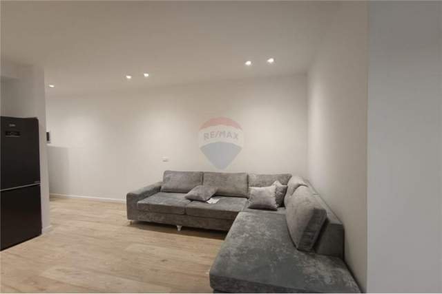 Tirane, jepet me qera apartament 2+1+BLK Kati 3, 600 Euro (Rr.Don Bosko)