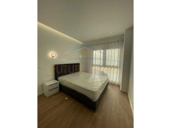 Tirane, jepet me qera apartament 2+1+BLK 110 m² 1.000 Euro (Rruga e Kavajes)