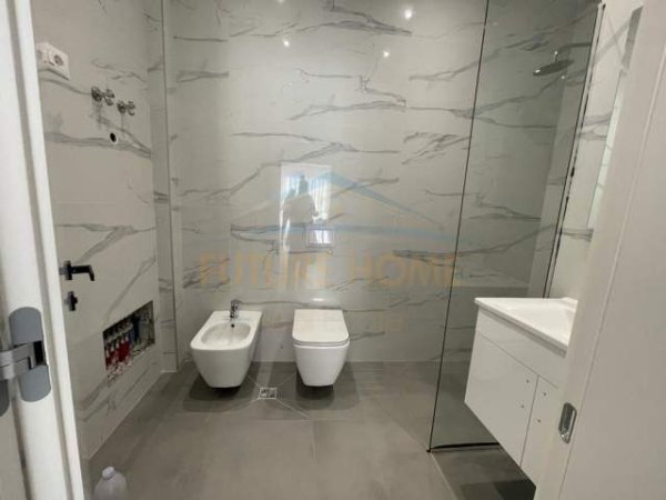 Tirane, jepet me qera apartament 2+1+BLK 110 m² 1.000 Euro (Rruga e Kavajes)