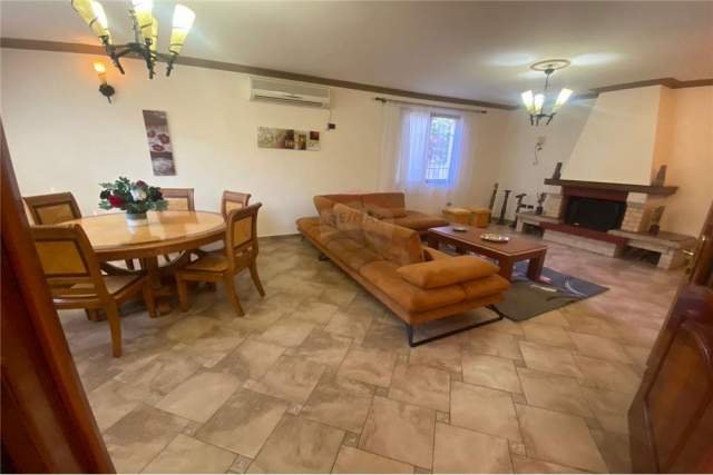 Tirane, jepet me qera Vile 4+1+BLK Kati 3, 248 m² 1.200 Euro (Te dogana Laprakee)