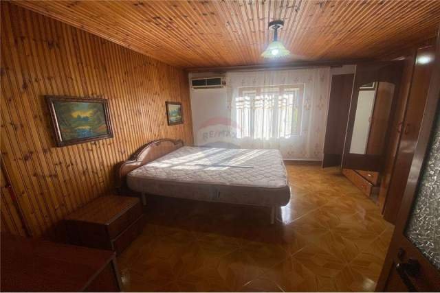 Tirane, jepet me qera Vile 4+1+BLK Kati 3, 248 m² 1.200 Euro (Te dogana Laprakee)