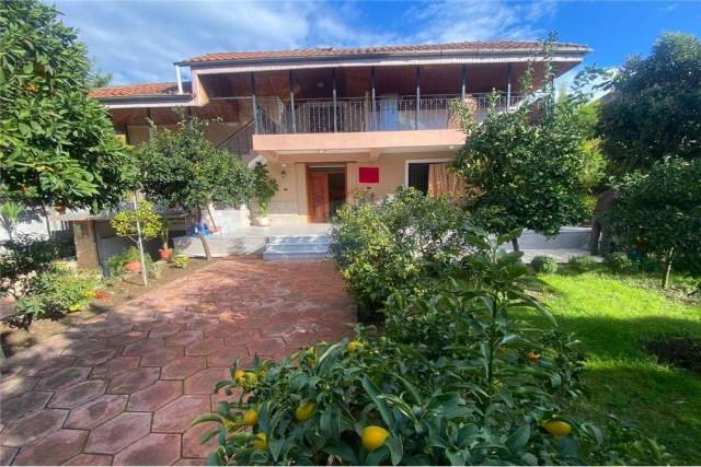Tirane, jepet me qera Vile 4+1+BLK Kati 3, 248 m² 1.200 Euro (Te dogana Laprakee)