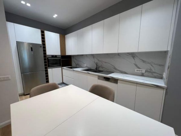 Tirane, jepet me qera apartament Kati 5, 126 m² 1.100 Euro (Square 21)