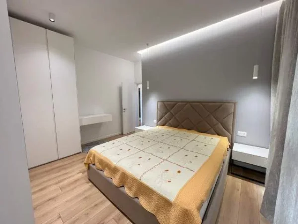 Tirane, jepet me qera apartament 3+1+BLK Kati 4, 126 m² 1.100 Euro (Rruga e Kavajes)