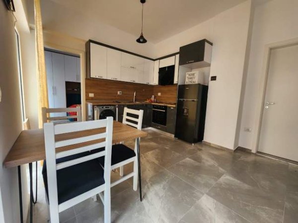 Tirane, jepet me qera apartament 1+1+BLK 71 m² 300 Euro