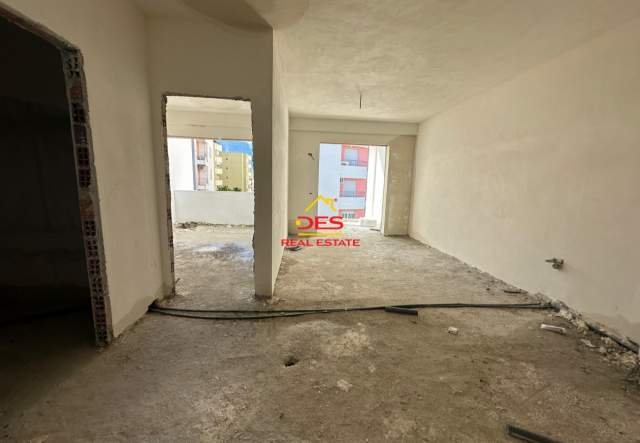 Vlore, shitet apartament 67 m² 850 Euro/m2 (Rruga Orikumi)