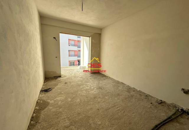 Vlore, shitet apartament 67 m² 850 Euro/m2 (Rruga Orikumi)