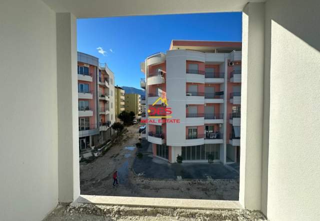 Vlore, shitet apartament 67 m² 850 Euro/m2 (Rruga Orikumi)