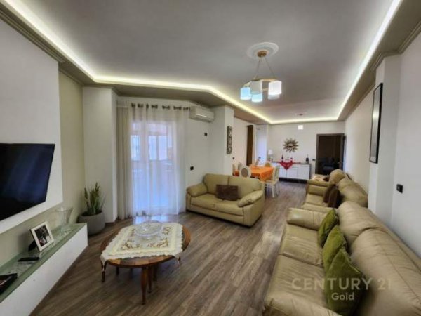 Tirane, shitet apartament 2+1+A+BLK Kati 5, 251 m² 170.000 Euro (fresku)