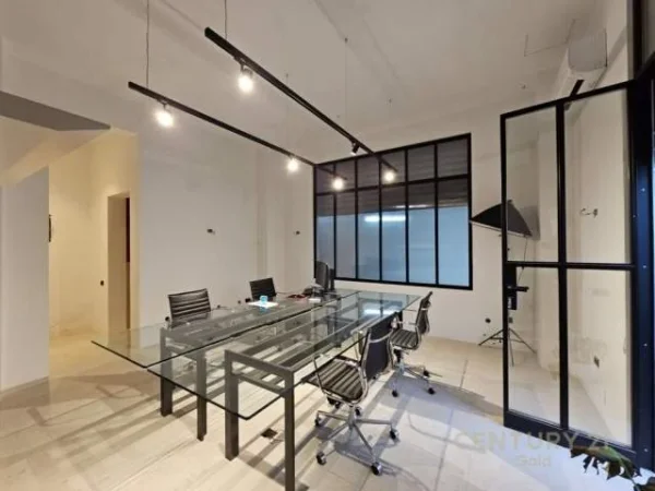 Tirane, jepet me qera zyre Kati 0, 60 m² 600 Euro (PERBALL DELIJORGJIT)