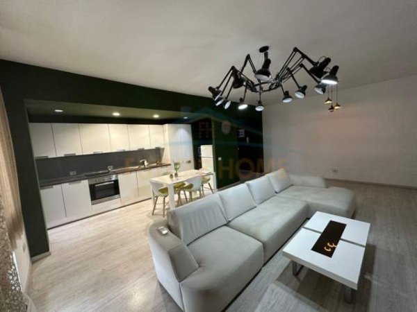 Tirane, jepet me qera apartament 2+1+BLK Kati 9, 125 m² 700 Euro (Bulevardi Zogu I)