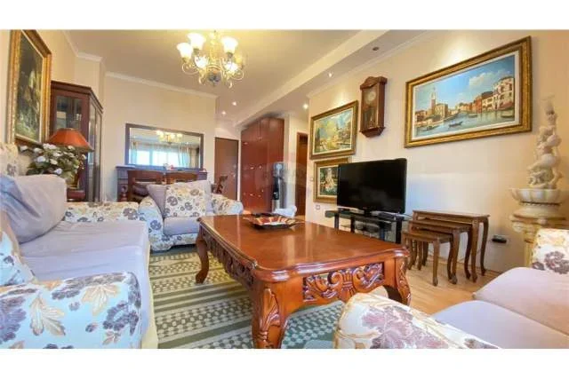 Tirane, jepet me qera apartament 2+1+BLK Kati 4, 90 m² 550 Euro (Te Ring Center)