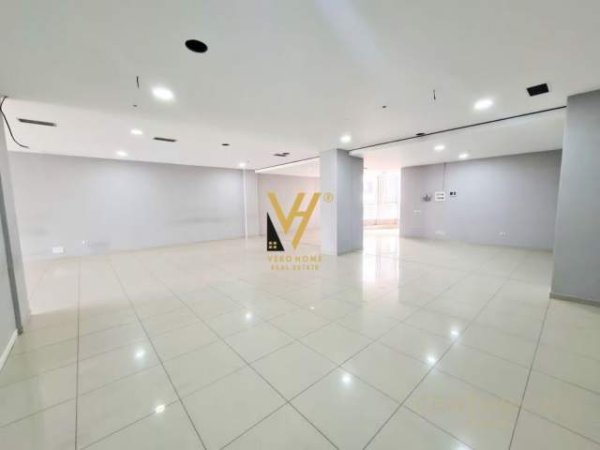 Tirane, shitet ambjent biznesi Kati -1, 350 m² 750.000 Euro (KOMUNA E PARISIT)