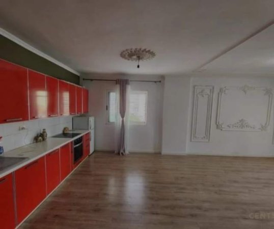 Tirane, jepet me qera ambjent biznesi Kati 6, 137 m² 800 Euro (Myslym Shyri)