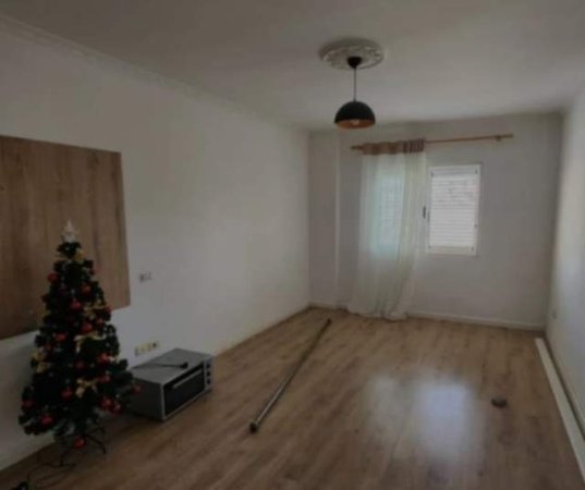 Tirane, jepet me qera ambjent biznesi Kati 6, 137 m² 800 Euro (Myslym Shyri)