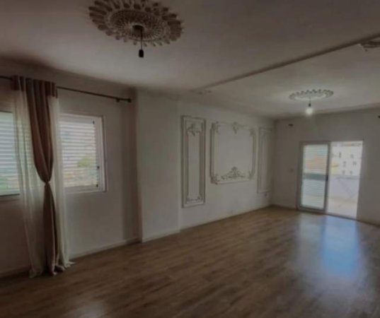 Tirane, jepet me qera ambjent biznesi Kati 6, 137 m² 800 Euro (Myslym Shyri)