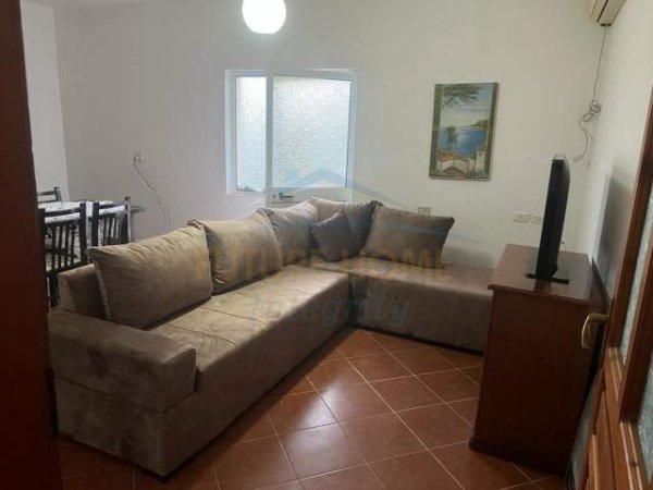 Tirane, jepet me qera apartament 3+1 Kati 1, 137 m² 370 Euro (Ali Demi)